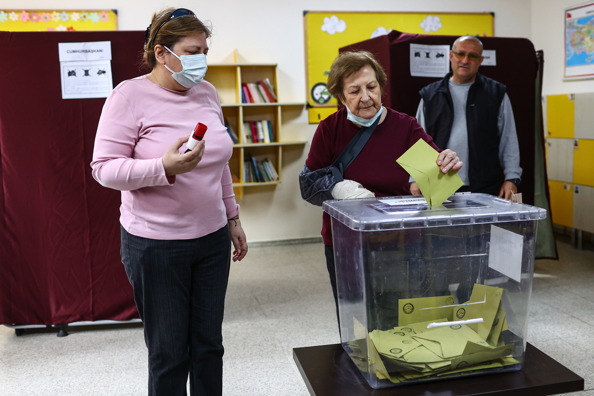 Ερντογάν ή Κιλιτσντάρογλου; Ψηφοφόροι δήλωσαν τις επιλογές τους για τον δεύτερο γύρο των εκλογών