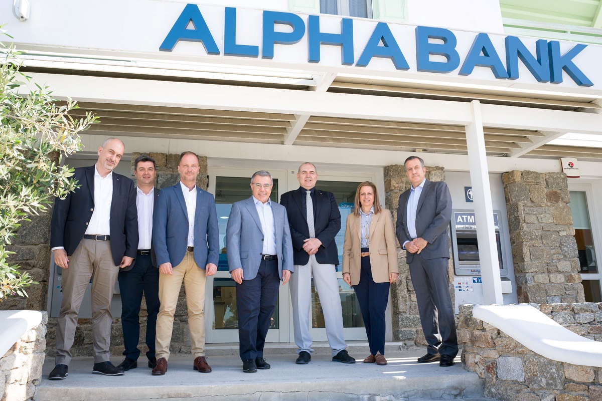 Alpha Bank: Άνω των 800 εκατ. ευρώ οι εκταμιεύσεις στον τουριστικό κλάδο της Ελλάδας το 2022