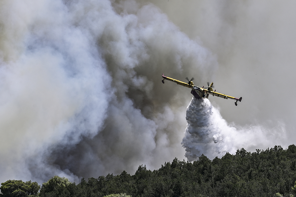 Βίντεο ντοκουμέντο: Έπεσε Canadair στην Κάρυστο – Αναζητούνται οι πιλότοι