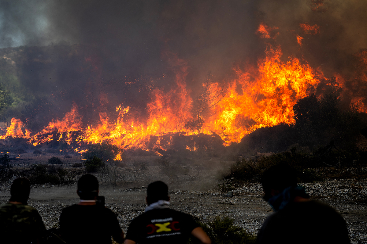 Πολύ σοβαρή η κατάσταση με τις πυρκαγιές σε Ρόδο και Κέρκυρα – Εκκενώνονται διαρκώς οικισμοί