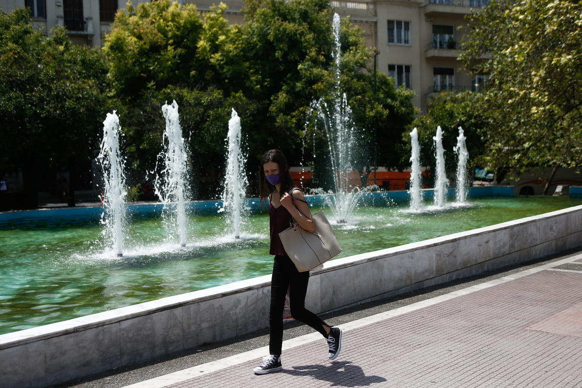 Ανεβαίνει από σήμερα η θερμοκρασία – Την Τετάρτη αναμένεται το πρώτο κύμα καύσωνα