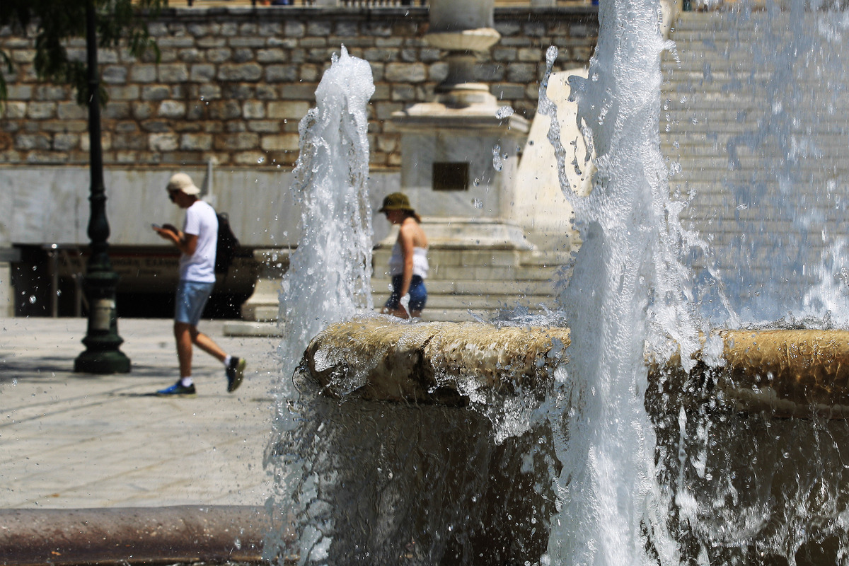 Στα ύψη ο υδράργυρος από σήμερα, πρόσκαιρη υποχώρηση τη Δευτέρα – Στα «κόκκινα» και πάλι από Τρίτη