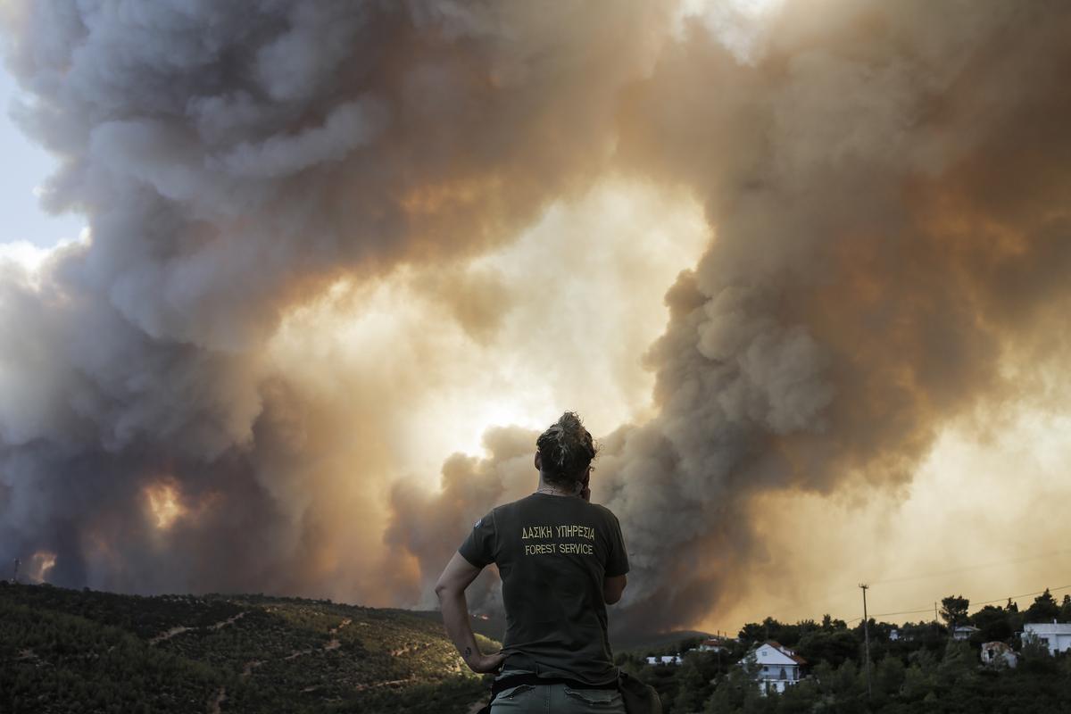 Ποιοι δρόμοι είναι κλειστοί σε Αττική και Βοιωτία λόγω των πυρκαγιών