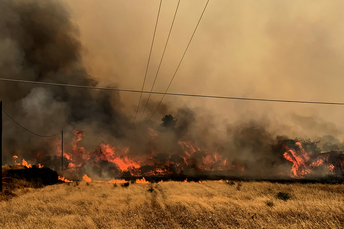 Μεγάλη φωτιά στην Ηλεία – Εκκενώνονται τέσσερις οικισμοί