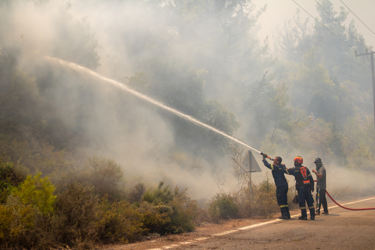 Φωτιές: Φυλακή και βαριά πρόστιμα για όσους διαπράττουν εμπρησμό εξ αμελείας