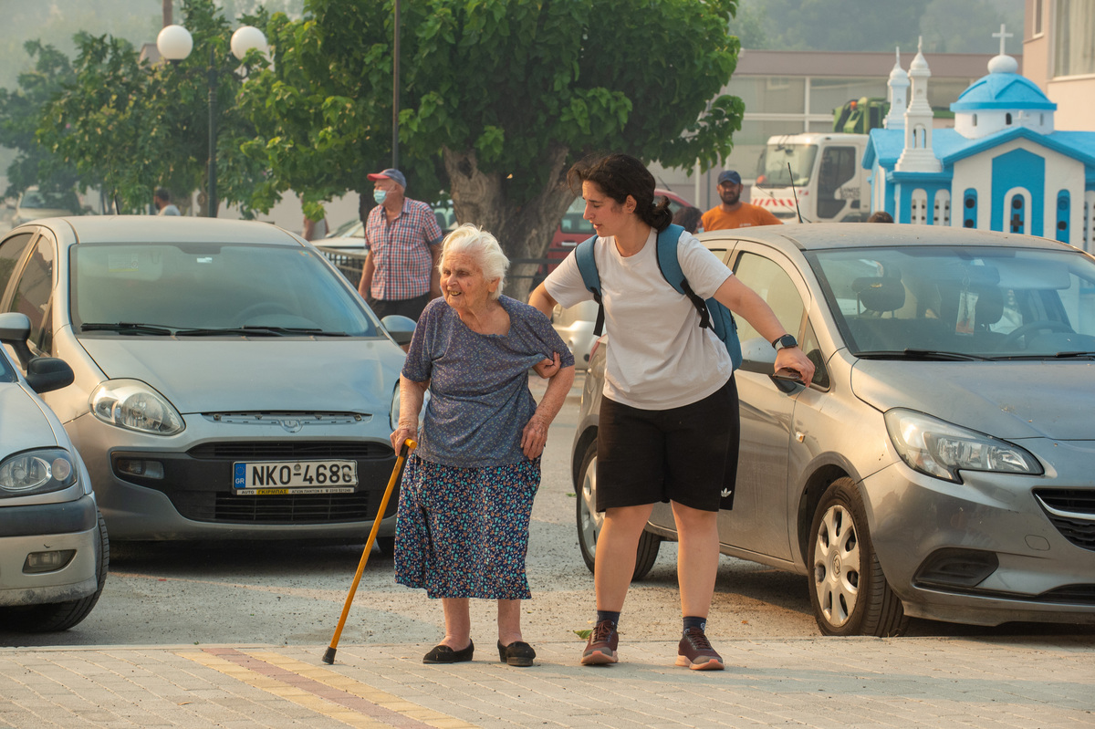 Επιστρέφουν στα σπίτια τους οι κάτοικοι της Νέας Αγχιάλου – Σε ποια σημεία ισχύει η απαγόρευση κυκλοφορίας