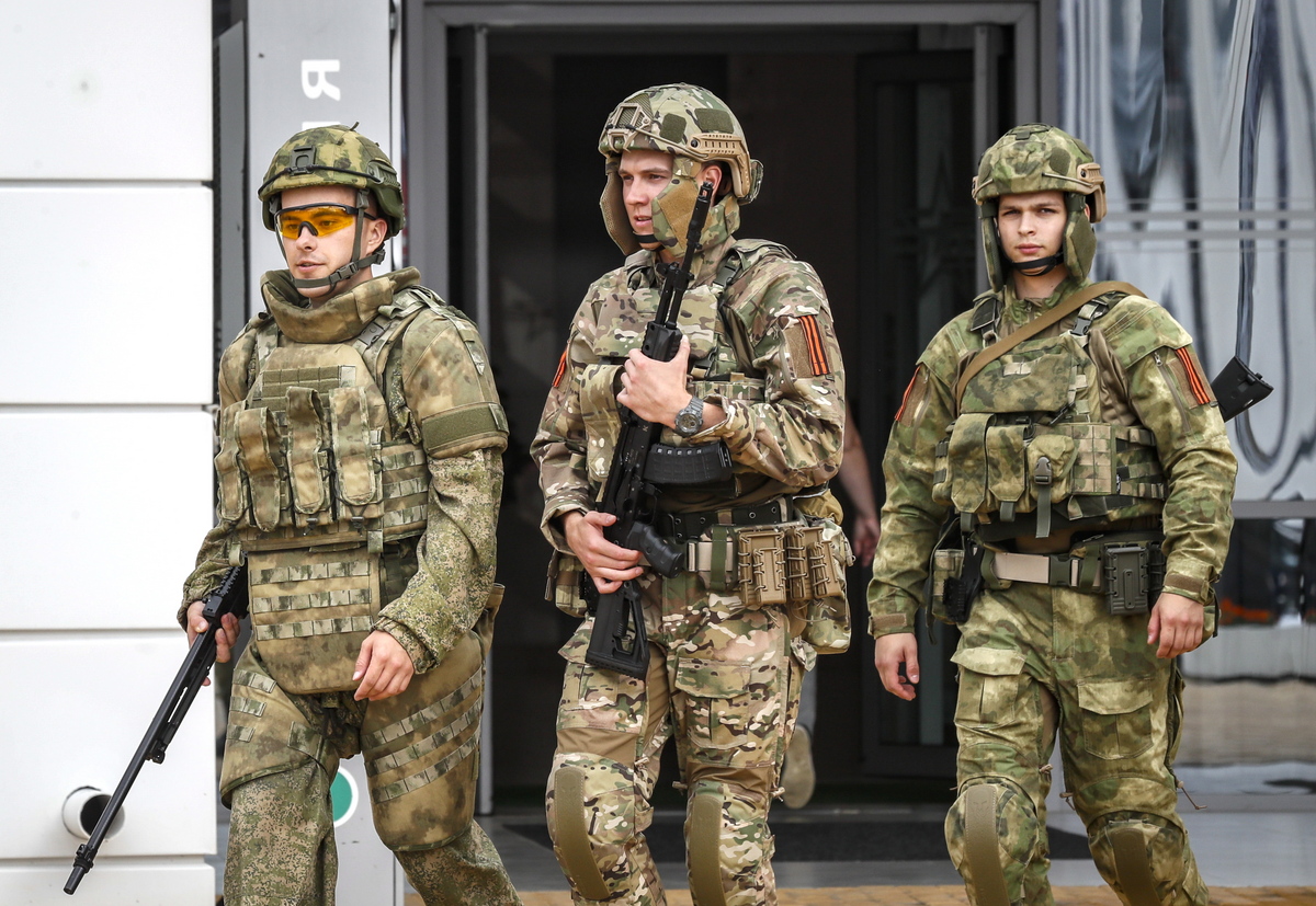 Η Ρωσία καλοπληρώνει τους στρατιώτες που μάχονται στην Ουκρανία – αλλά και πάλι δεν βρίσκει εθελοντές