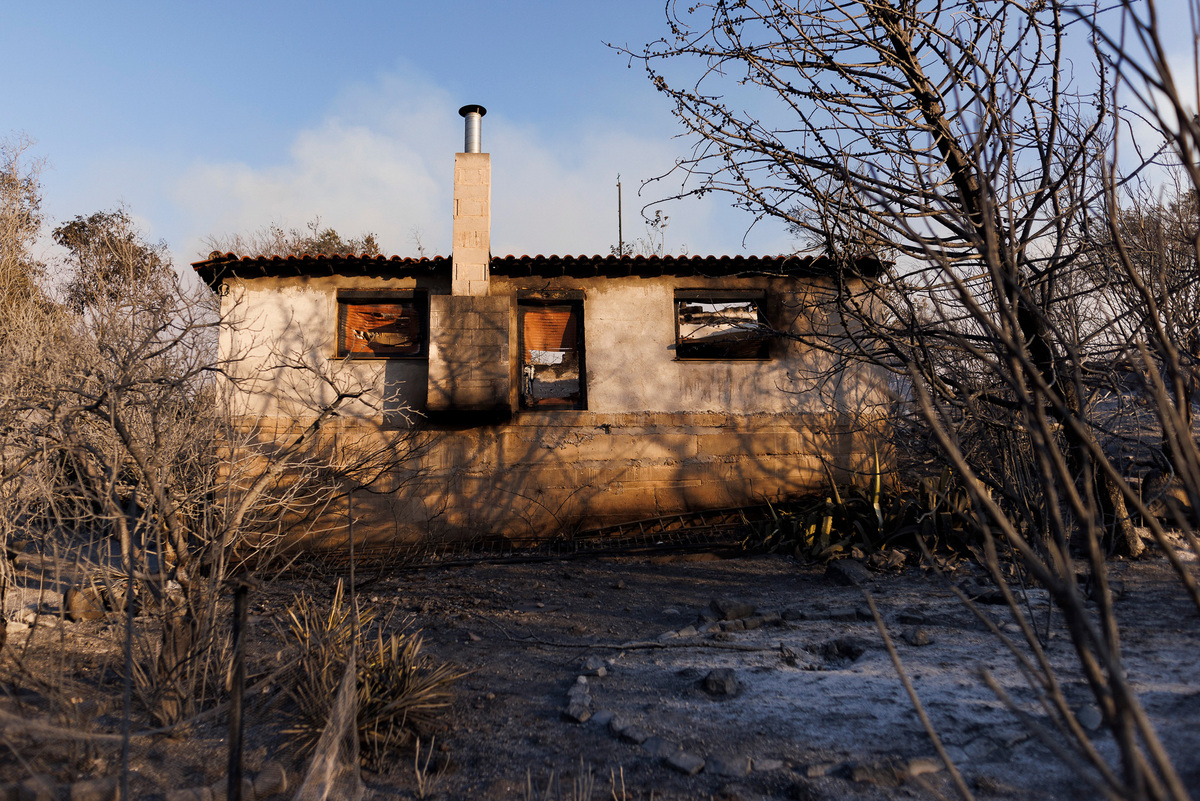 3 πυρκαγιές στον Ασπρόπυργο – Μαίνονται και οι φωτιές σε Εύβοια – Βοιωτία