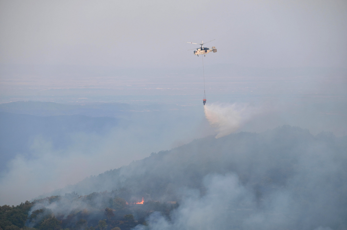 Με 81 πυρκαγιές παλεύει η Πυροσβεστική σε όλη τη χώρα