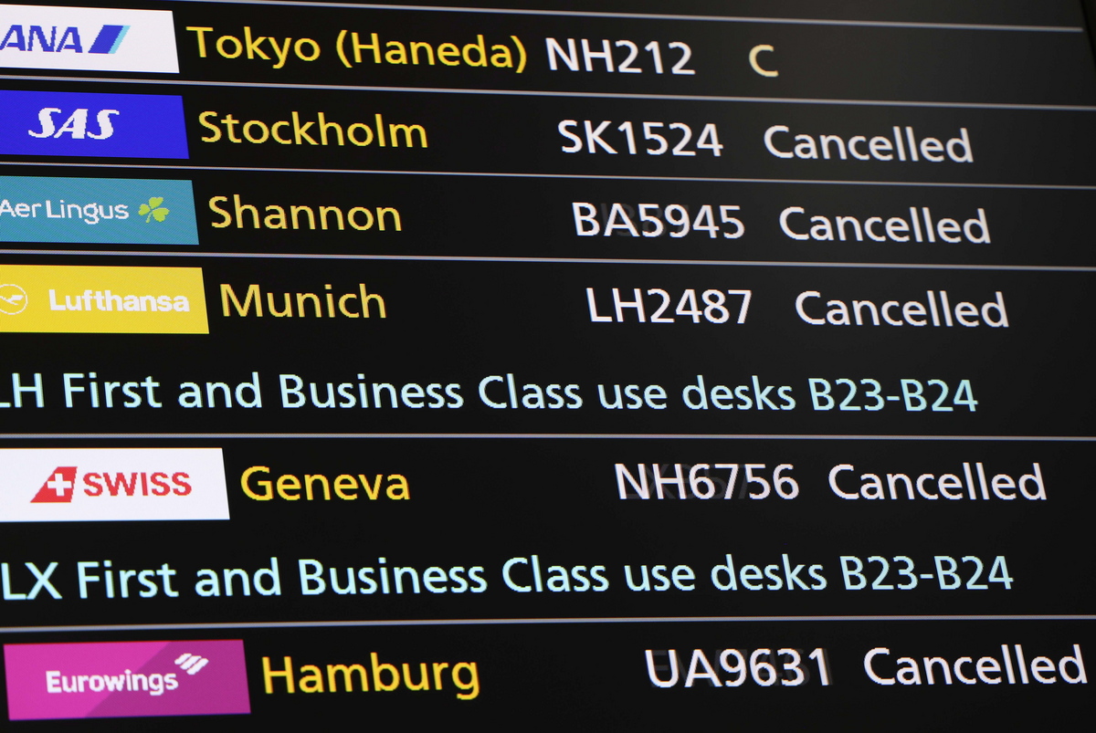 Το βρετανικό μπλακ άουτ έφερε χάος στα περισσότερα ευρωπαϊκά αεροδρόμια