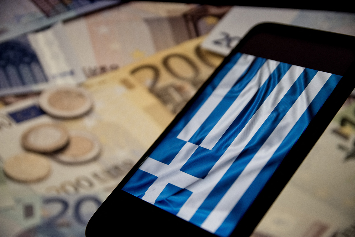 Η αναβάθμιση από την Fitch έφερε υποχώρηση των ομολόγων