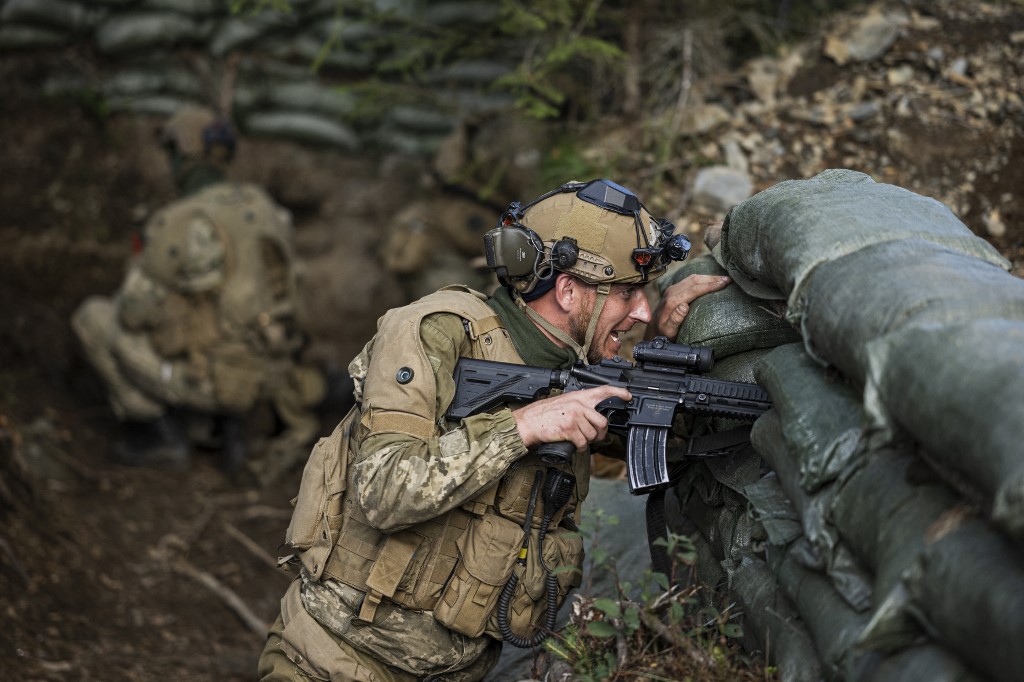 Ρωσία: Η Γαλλία ετοιμάζει να στείλει 2.000 στρατιώτες στην Ουκρανία