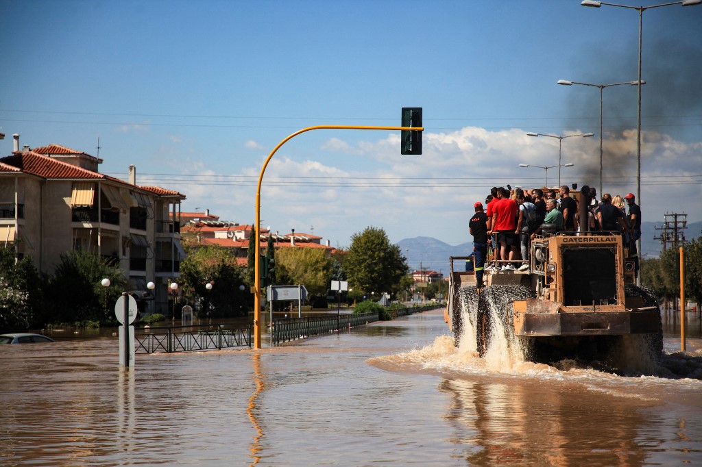 Θεσσαλία – Πλημμύρες: Χωριά ολόκληρα βυθισμένα στη λάσπη – Μάχη με το χρόνο για την αποκατάσταση των ζημιών