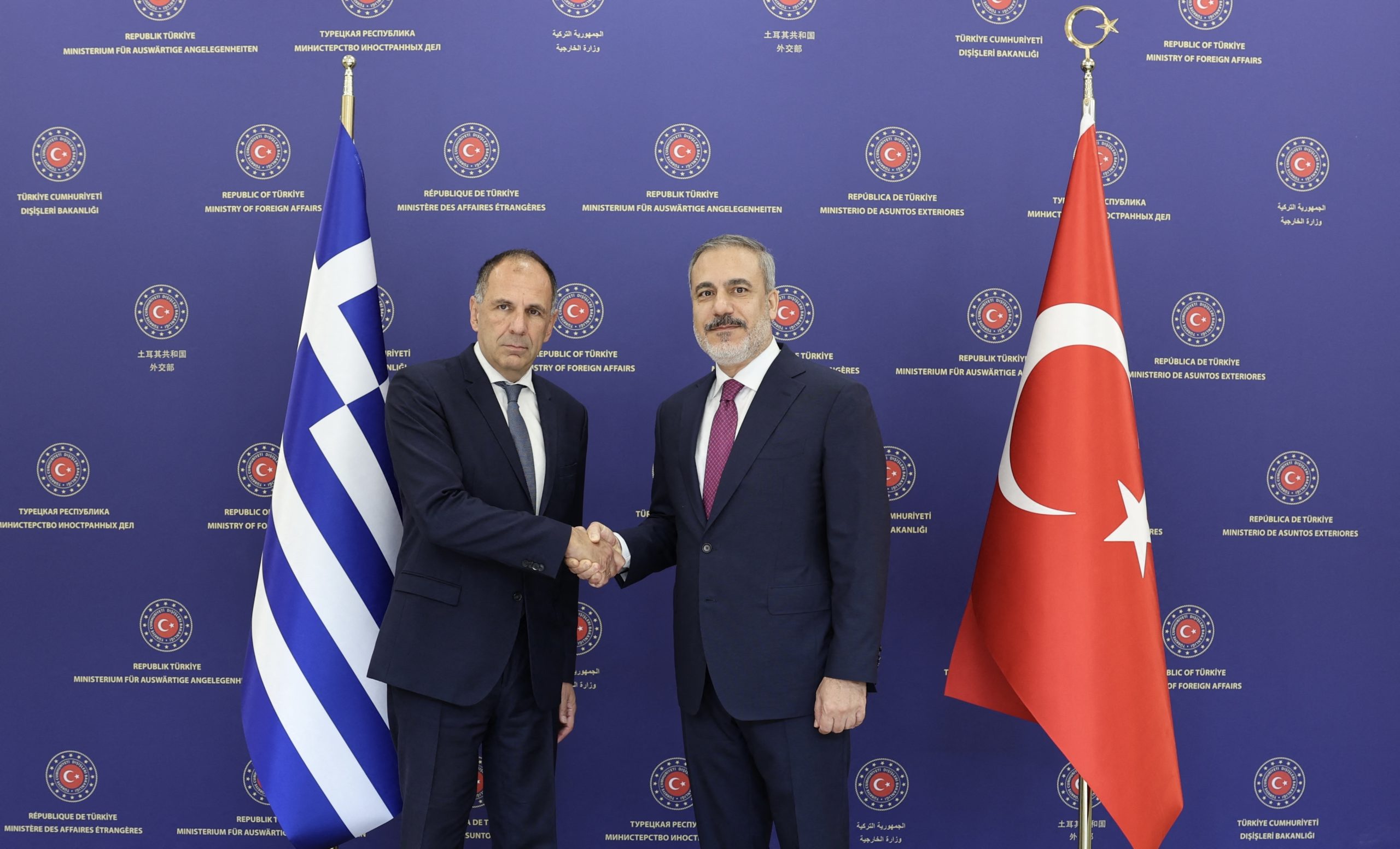 Νέα αμφισβήτηση της ελληνικής κυριαρχίας στα νησιά από την Τουρκία – Τι απαντά το ΥΠΕΞ