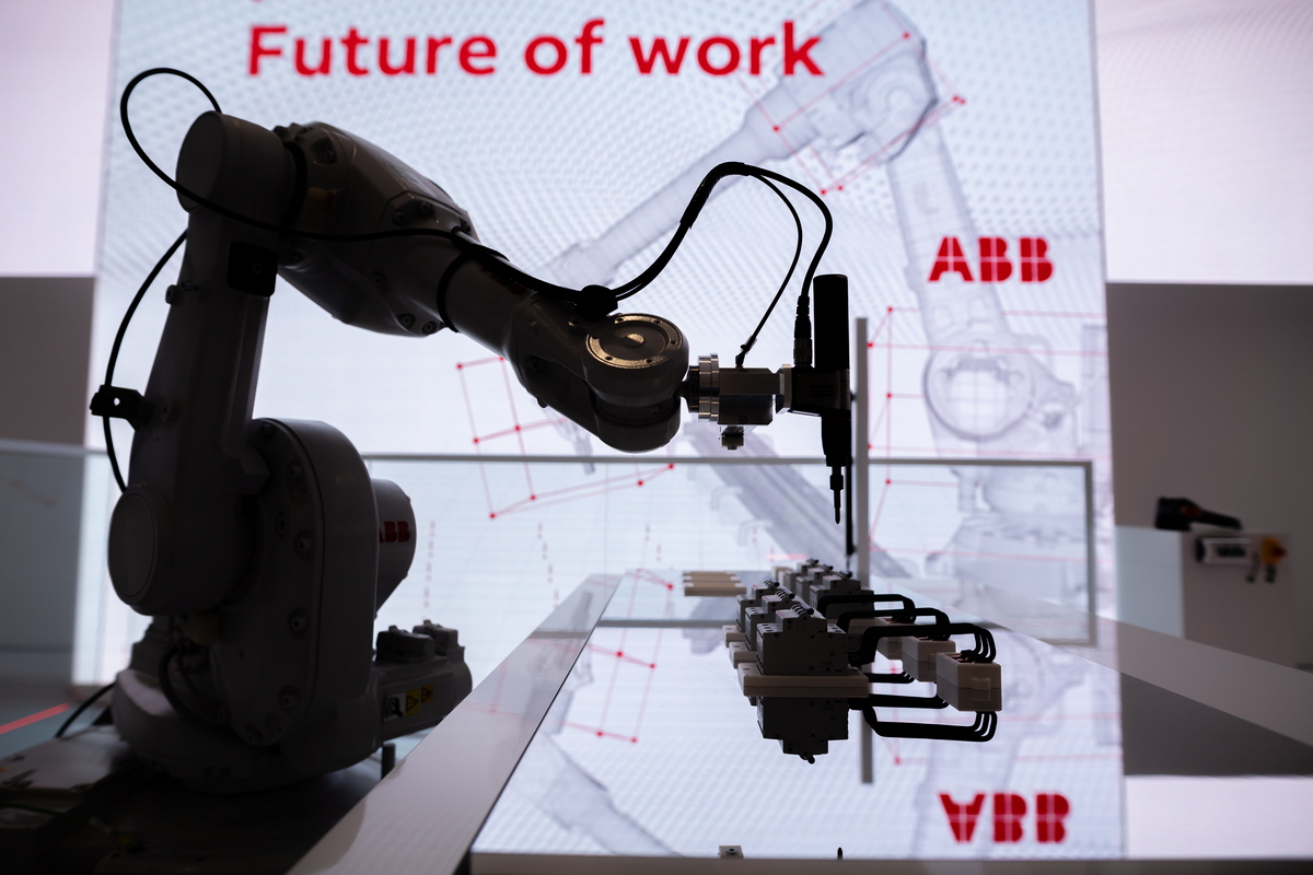 Η ABB “ρίχνει” 280 εκατ. δολάρια σε νέο εργοστάσιο ρομποτικής στη Σουηδία