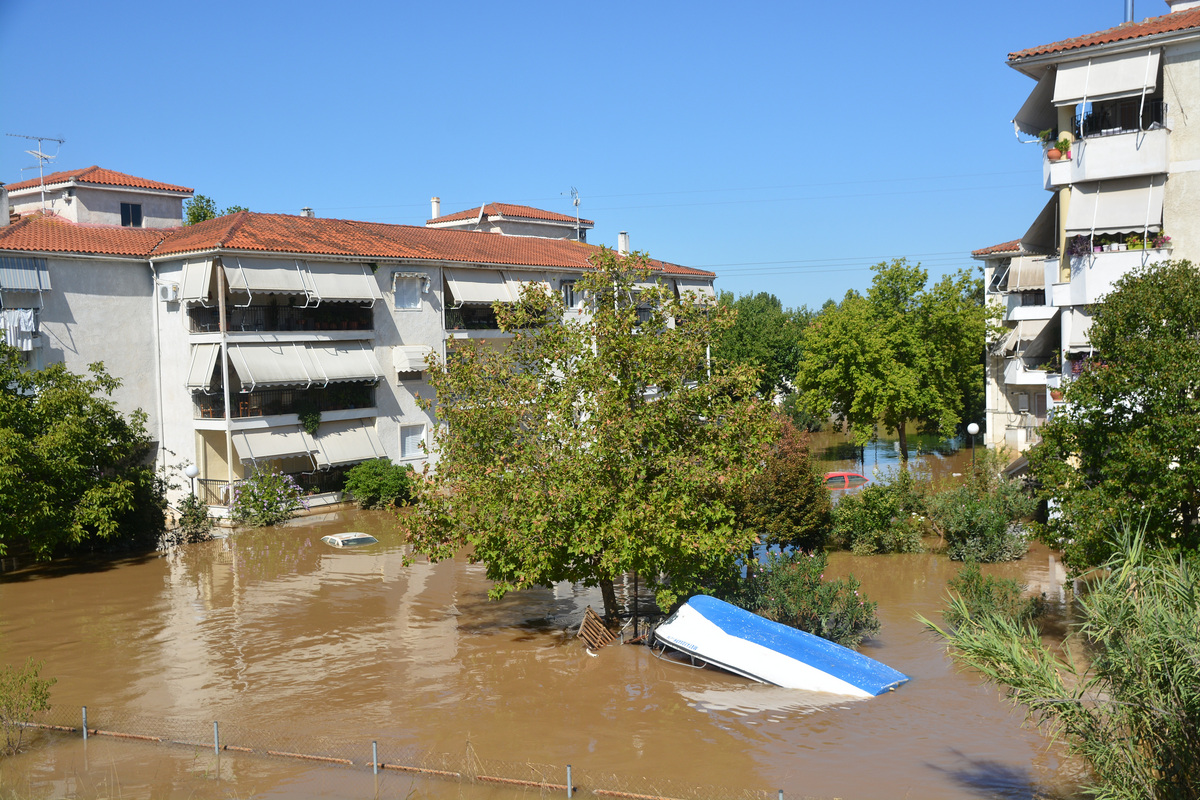 Κυβέρνηση και ασφαλιστικές εταιρείες εξετάζουν την υποχρεωτική ασφάλιση από φυσικές καταστροφές