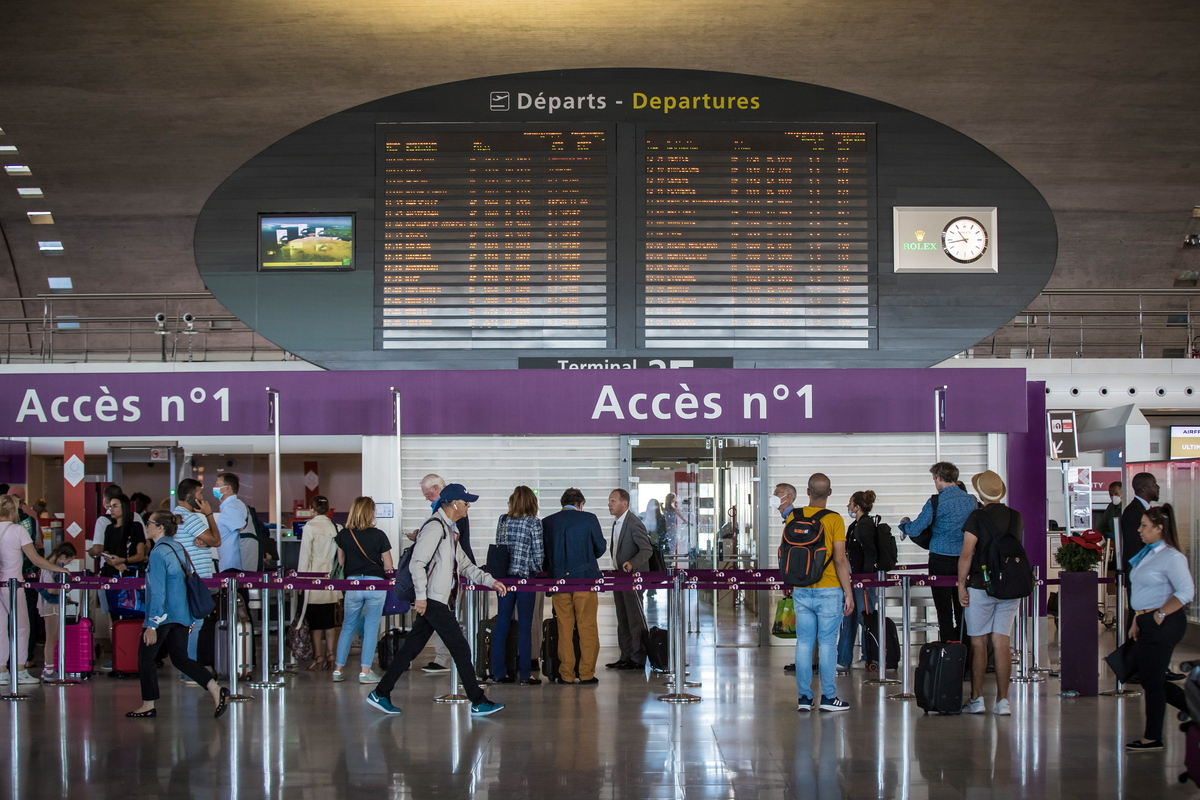 Συναγερμός στη Γαλλία: Νέες εκκενώσεις αεροδρομίων μετά από προειδοποιήσεις για βόμβα