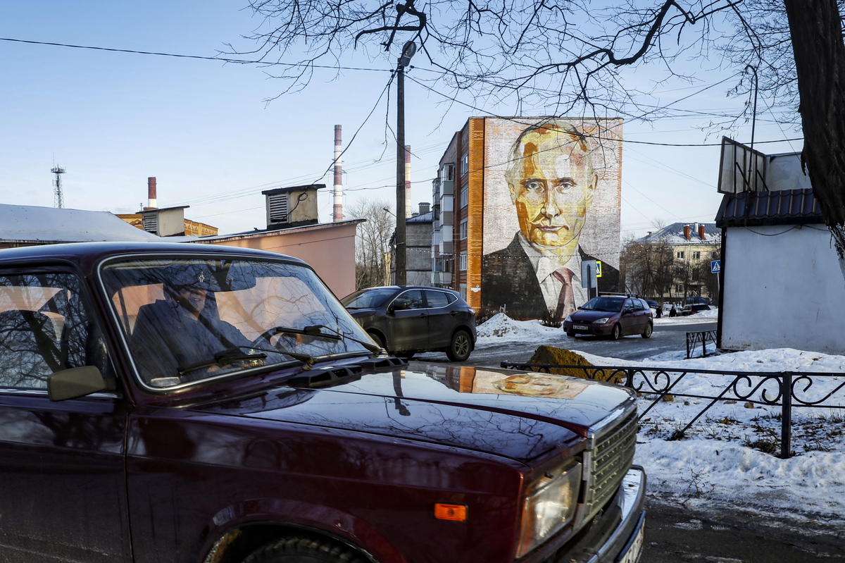 Ντιρεκτίβα Πούτιν στους αξιωματούχους: «Να αγοράζετε Lada ή κινέζικα αυτοκίνητα»
