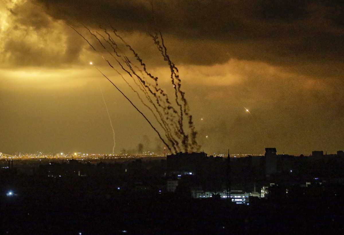 Χαμάς και Χεζμπολάχ εκτοξεύουν πυραύλους κατά του ισραηλινού στρατού