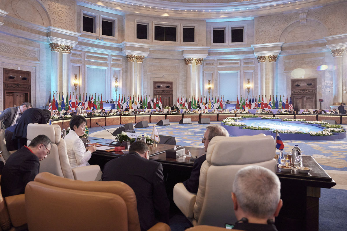 Μεσανατολικό: Χαμηλές προσδοκίες από τη Διάσκεψη Ειρήνης του Καΐρου – Αμπάς: «Θα παραμείνουμε στα εδάφη μας»