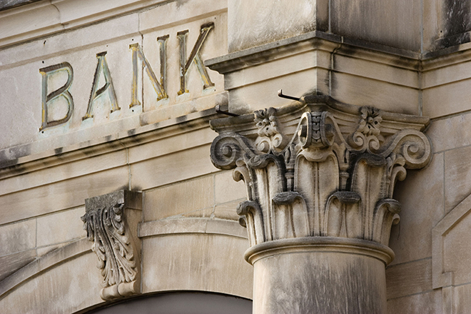 Υπερκέρδη 100 δισ. ευρώ για τον τραπεζικό τομέα στην ΕΕ από τη μεγάλη αύξηση επιτοκίων