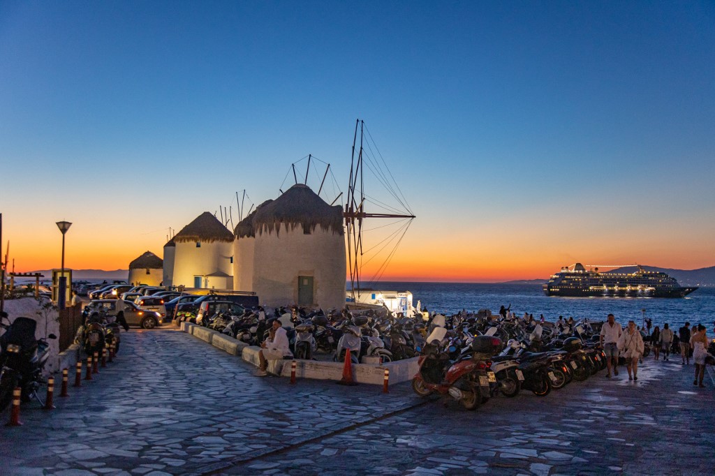 Γιατί ο τουρισμός ανθεί ξανά στην Ελλάδα και oι τεράστιες αιολικές δυνατότητες της χώρας