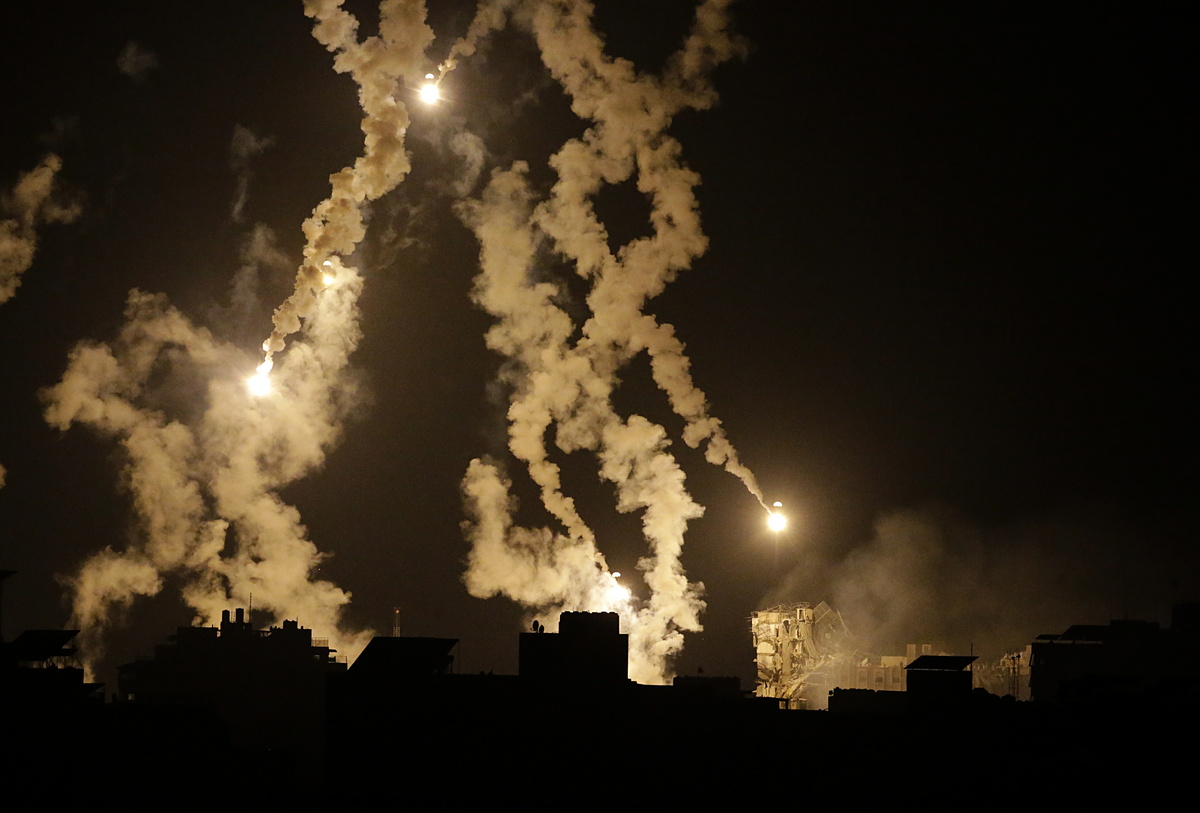 Συνεχίζονται με σφοδρότητα οι βομβαρδισμοί στη Λωρίδα της Γάζας με τη λήξη της ανακωχής