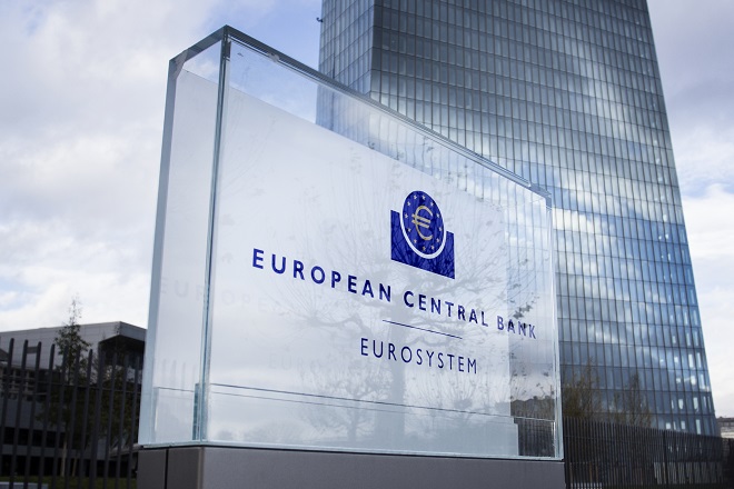 «Παγωμένα» τα επιτόκια της ΕΚΤ – Θα παραμείνει υψηλά ο πληθωρισμός, «κούρεμα» στην ανάπτυξη
