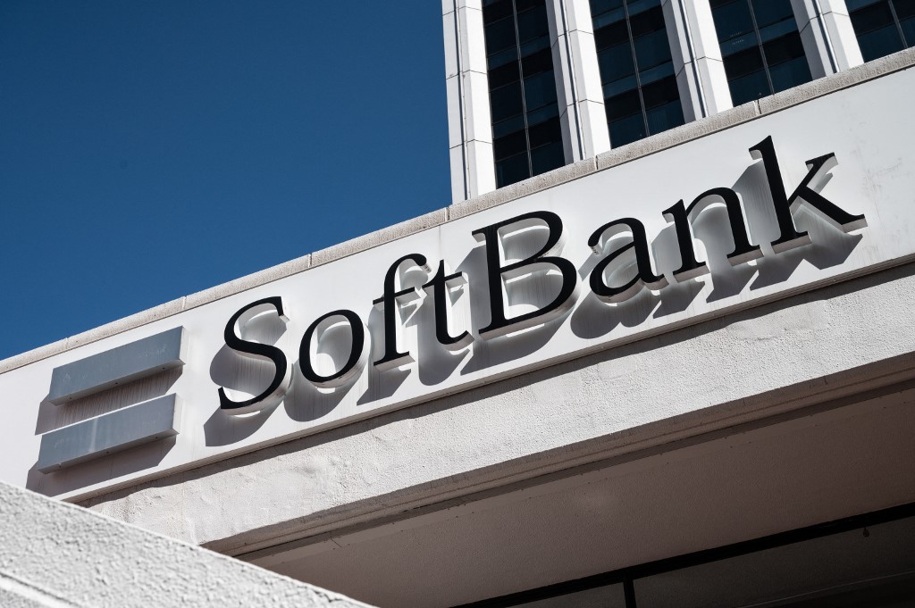 Η SoftBank αποκτά πακέτο μετοχών της T-Mobile αξίας 7,59 δισ. δολαρίων