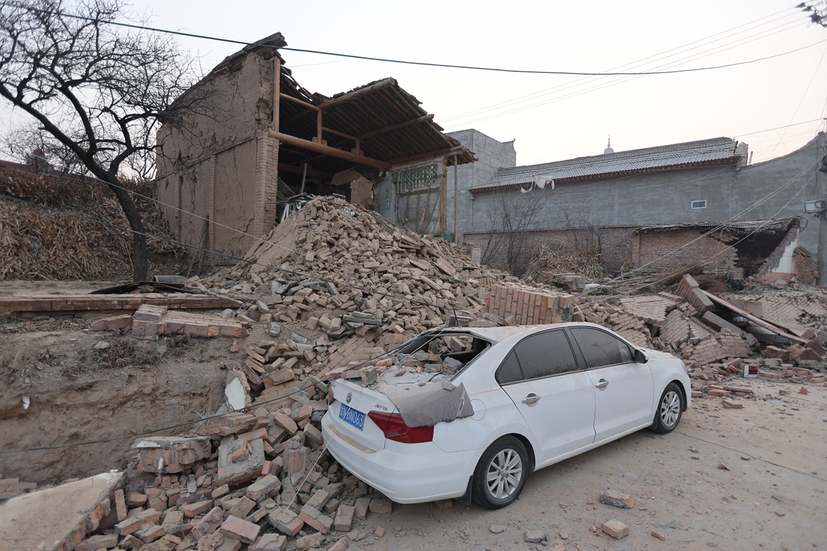 Τουλάχιστον 118 νεκροί και 580 τραυματίες από σεισμό στη βορειοδυτική Κίνα
