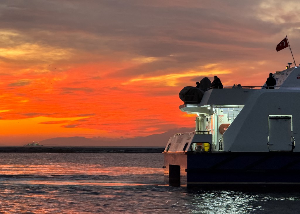 Σημάδι εκτόνωσης της κρίσης στην Ερυθρά Θάλασσα: Η Maersk ετοιμάζει τη επιστροφή της