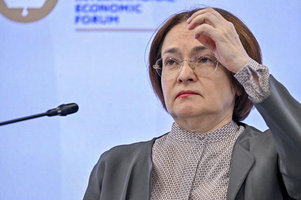 Η διοικητής της Τράπεζας της Ρωσίας αναμένει περισσότερες κυρώσεις, αλλά δεν αγχώνεται
