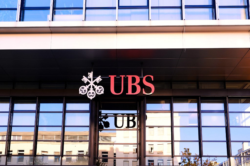UBS: «Ταύρος» για τα ελληνικά ομόλογα – Οι προβλέψεις για ανάπτυξη και μείωση του χρέους