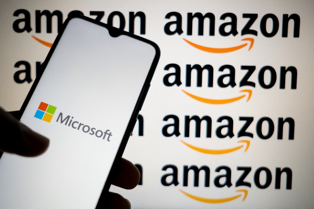 Γιατί η Amazon «δίνει» την ανταγωνίστρια Microsoft στην αντιμονοπωλιακή αρχή της Βρετανίας