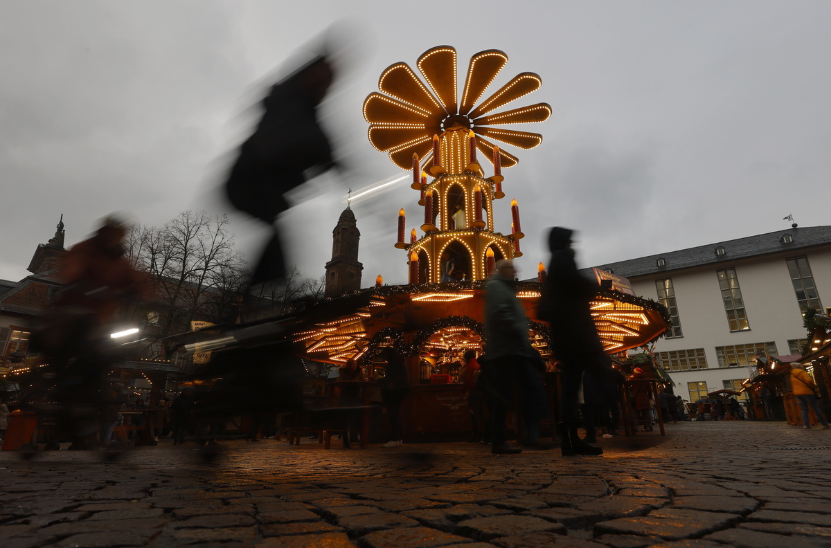 Φοβισμένη η Γερμανία μετά την επίθεση στο Παρίσι – Αυξημένα μέτρα ασφάλειας για τις χριστουγεννιάτικες αγορές