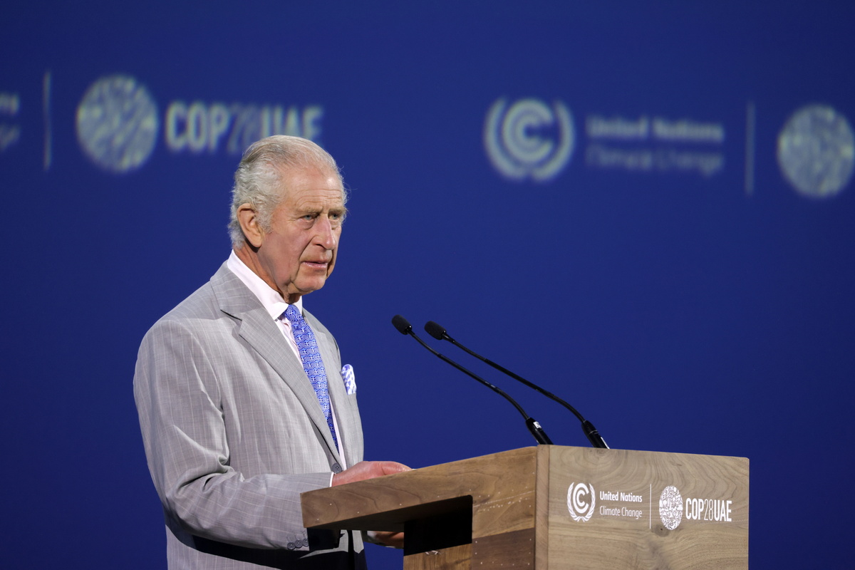 COP28: Ηχηρή παρέμβαση του Βασιλιά Καρόλου με… ελληνική γραβάτα