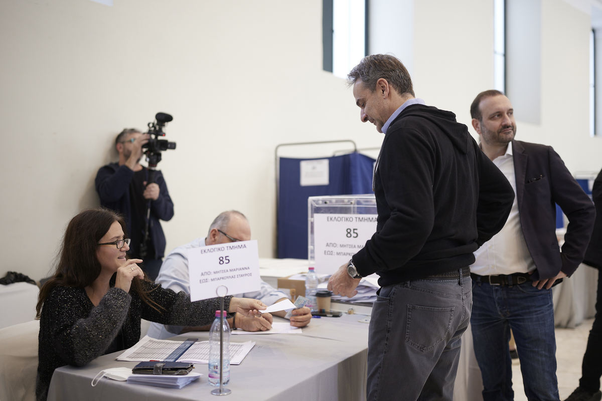Ο Μητσοτάκης ψήφισε στις εκλογές του Οικονομικού Επιμελητηρίου Ελλάδος