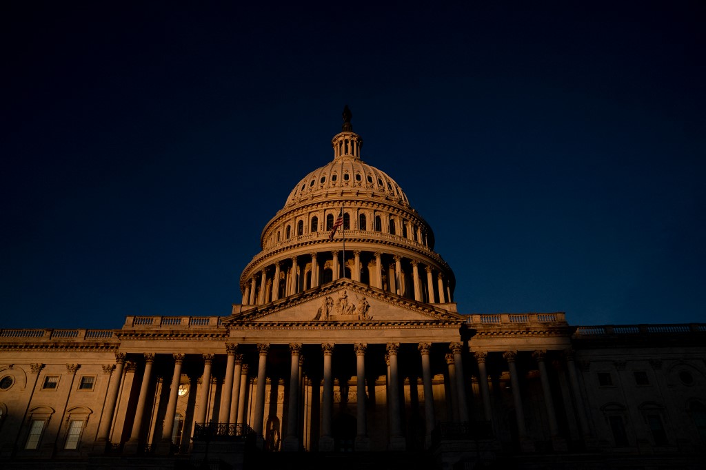 ΗΠΑ: Αμείωτες προσπάθειες στο Κογκρέσο για την αποφυγή του shutdown – Οι δαπάνες 1,59 τρισεκ. δολαρίων και οι σκληροπυρηνικοί Ρεπουμπλικάνοι