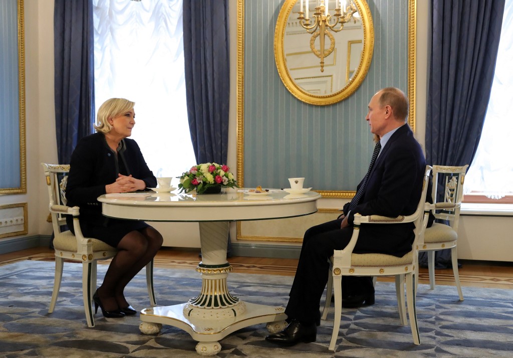 Washington Post: Ρωσική επιχείρηση ανατροπής στη Γαλλία – Ο ρόλος της Μαρίν Λεπέν