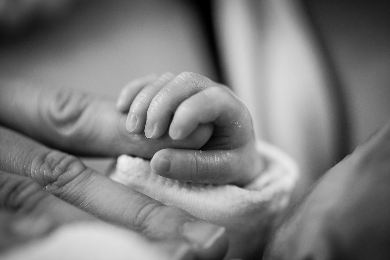 Επίδομα γέννησης: Σε ποιούς αφορά και πότε υποβάλλεται η αίτηση – Αναλυτικά οι προϋποθέσεις