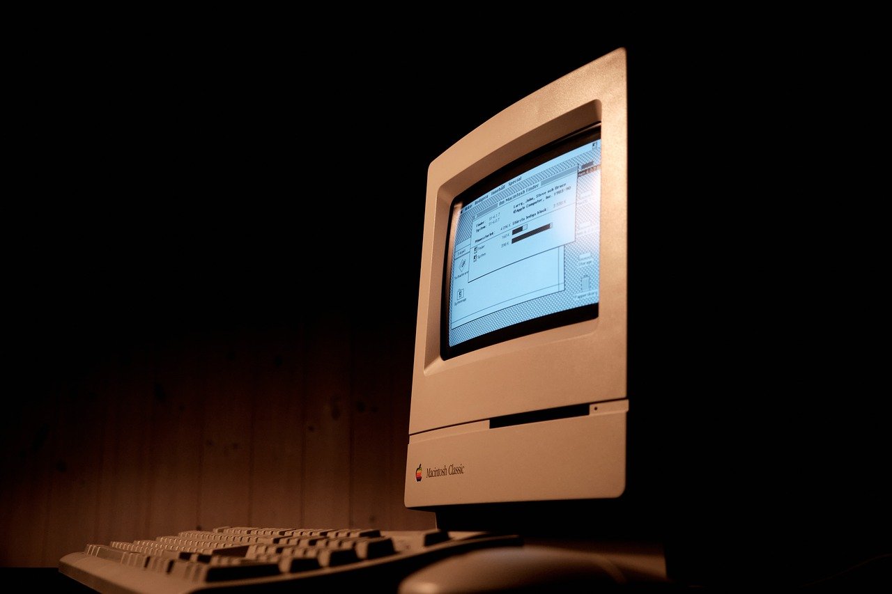 Η συσκευή που άλλαξε τη ζωή μας… 40ρησε – Σαν σήμερα «γεννήθηκε» το πρώτο Macintosh
