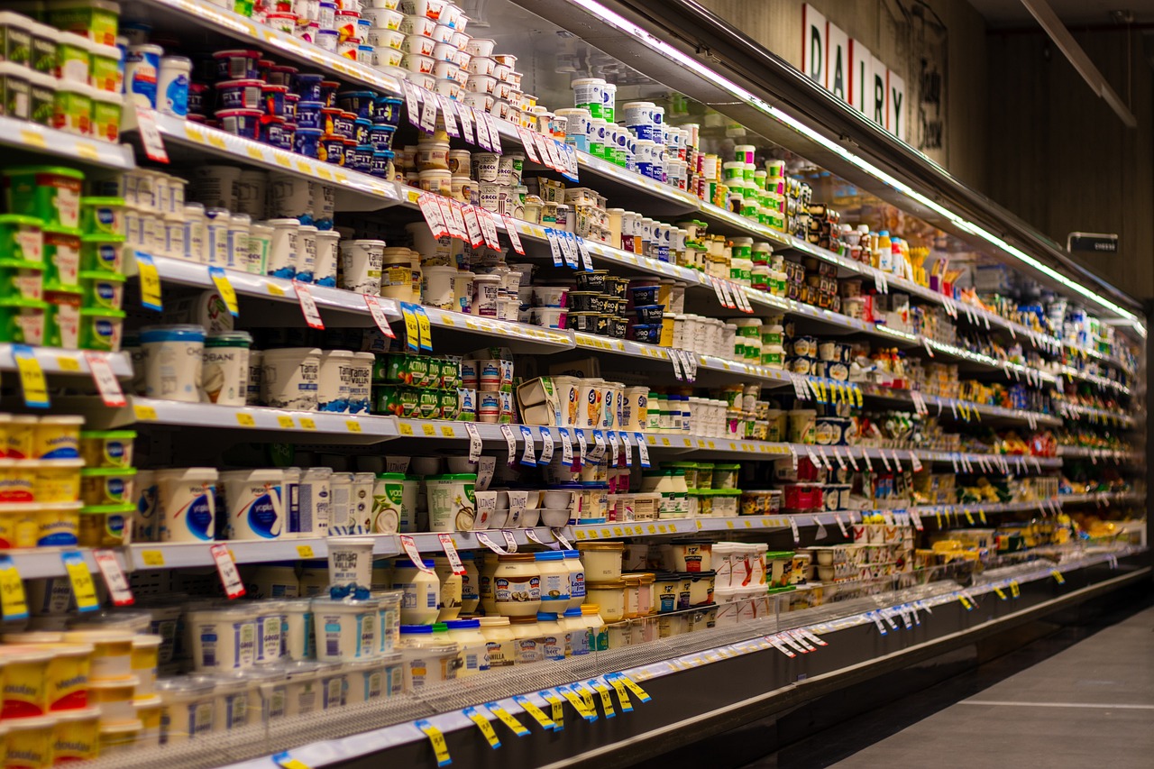 Τα σούπερ μάρκετ κρατούν σταθερές τις τιμές των προϊόντων στο καλάθι του νοικοκυριού – Τα μερίδια στην αγορά γιαουρτιού