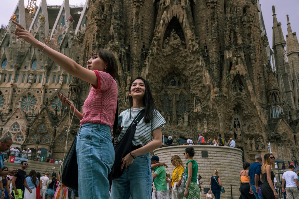 Ισπανία: «Έσπασε τα κοντέρ» ο τουρισμός το 2023 – 85,1 εκατ. ξένοι επισκέπτες