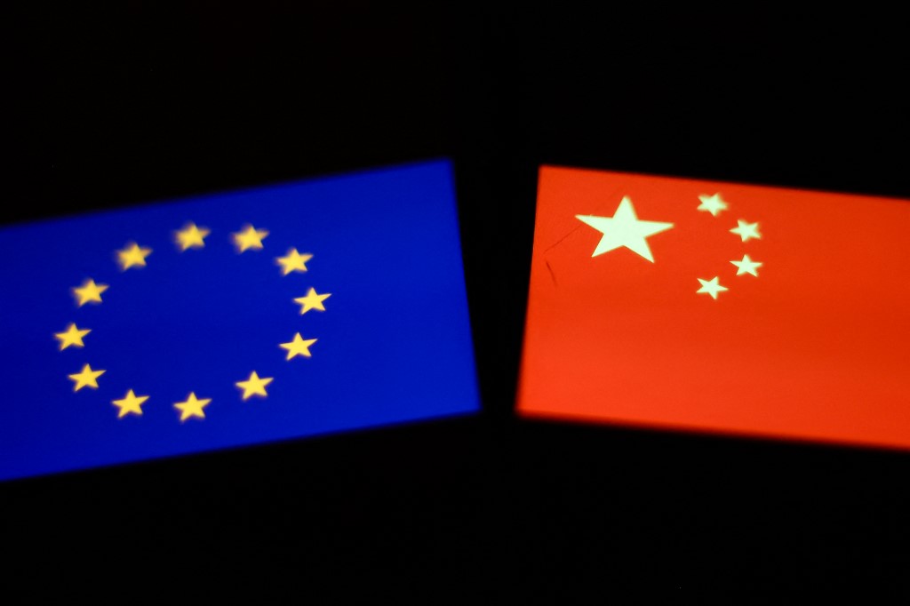 Τείνει «χείρα συνεργασίας» η Κίνα στην ΕΕ για το ελεύθερο εμπόριο