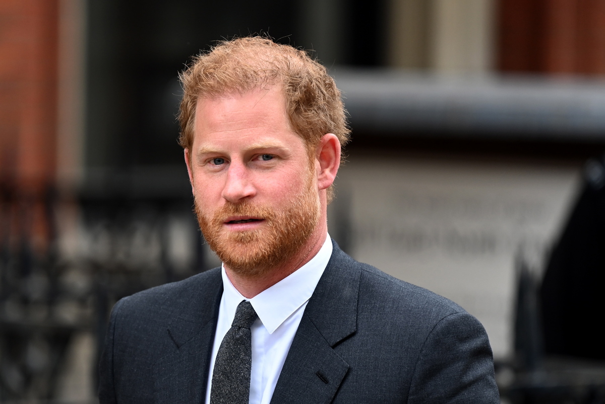 Ο πρίγκιπας Χάρι δηλώνει «βέβαιος» ότι ο καρκίνος του Καρόλου μπορεί να φέρει και πάλι κοντά τη βασιλική οικογένεια