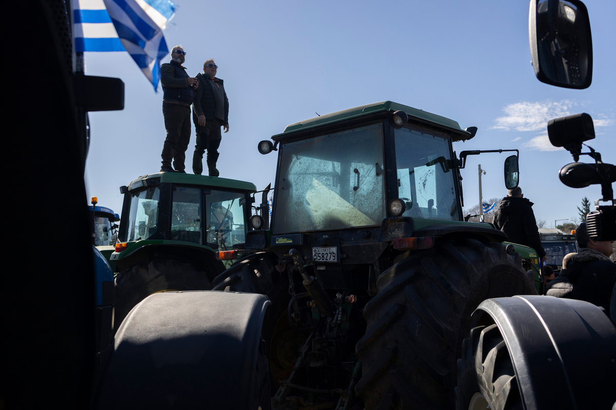 Αγρότες: Διαπραγματεύσεις με την κυβέρνηση και αποφάσεις στη Λάρισα