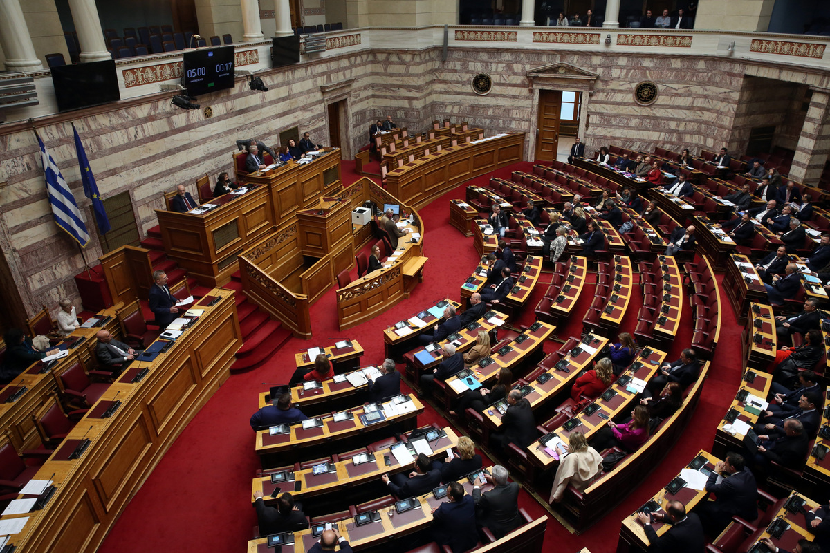 Πρόταση Δυσπιστίας: Συνεχίζεται για 2η ημέρα η συζήτηση στη Βουλή (Live εικόνα)