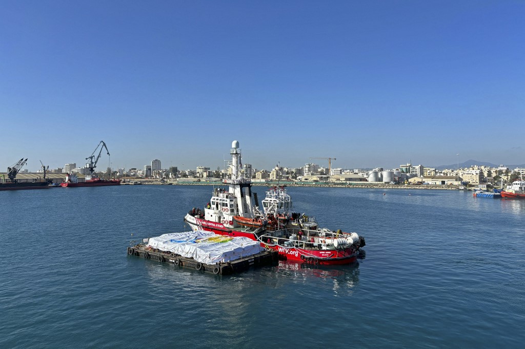 Προς τη Γάζα το πρώτο πλοίο με 200 τόνους τρόφιμα, ενώ ο Νετανιάχου υπόσχεται «να τελειώσει τη δουλειά»
