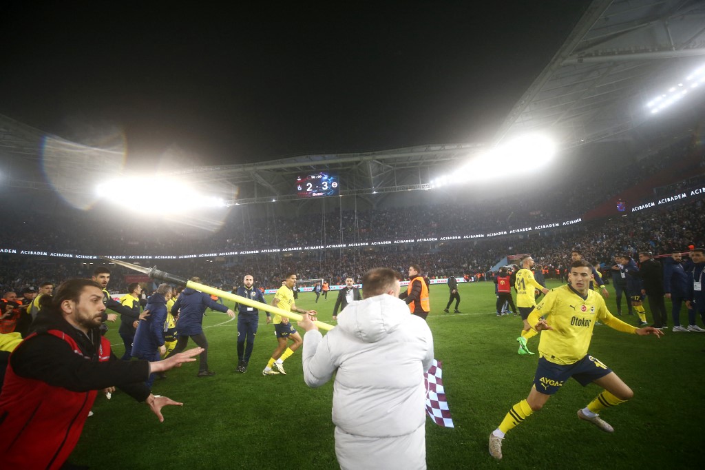 Πριν τον Ολυμπιακό, η Φενερμπαχτσέ σκέφτεται την έξοδο από την τουρκική Super Lig – «Βουτιά» στη μετοχή