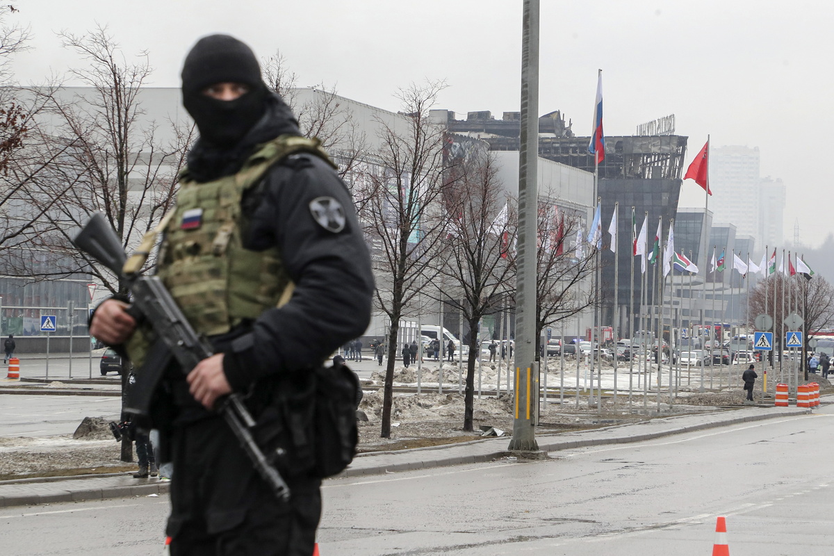 Οι ύποπτοι για το μακελειό στη Μόσχα είχαν “επαφές” στην Ουκρανία, σύμφωνα με την ρωσική υπηρεσία ασφαλείας FSB
